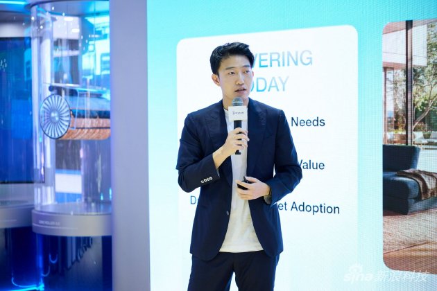 尚帕尼与瓦,塞尔亲临现,大学橄榄球,od体育官网,od体育直播,od体育下载,od体育娱乐,od体育平台