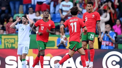 拜仁慕尼黑2-0奥格斯堡，凯恩双响助威